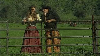 Измена красивой азиатки с другом мужа на ферме с куни и поревом под деревом