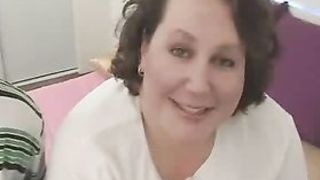 На кастинге толстая женщина со стонами трахается с мужиком в позе наездницы