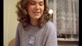 Студентка с волосатой писькой трахается с соседом по общаге, пока муж на парах